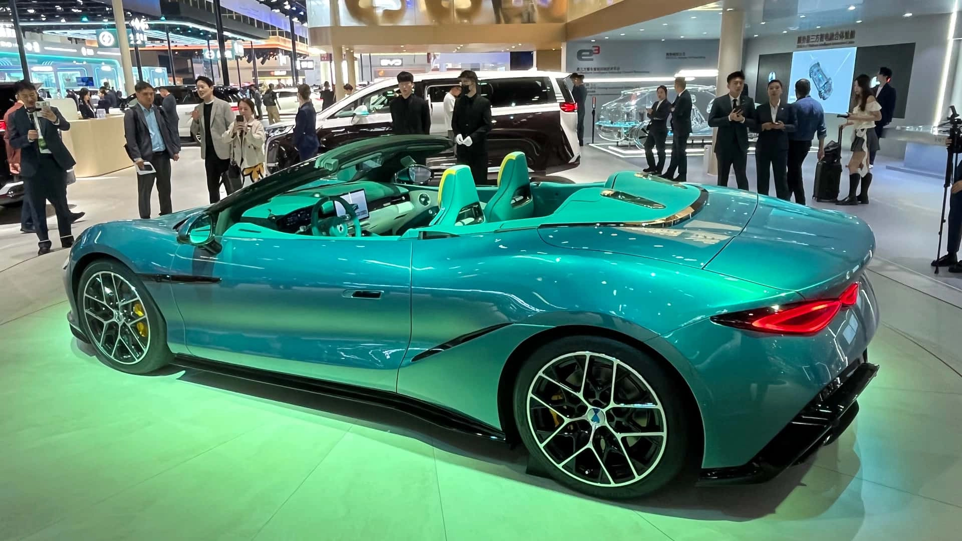 Denza z no salao de pequim (2)